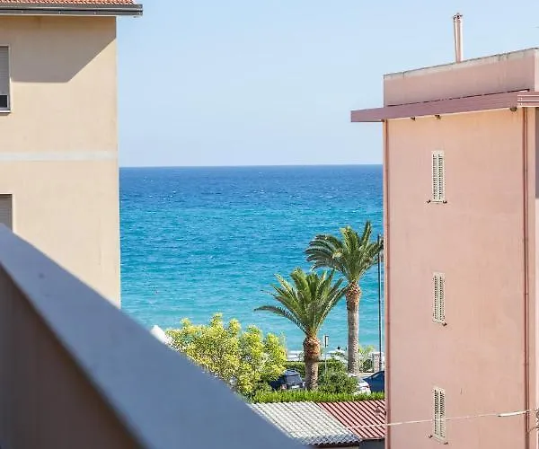 Chiaro Di Luna Guest House